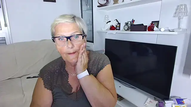 Snapshot of Selenna57 chatting on 06-07-26, 04:45 Selenna57 online show from 06-07-26, 04:45
