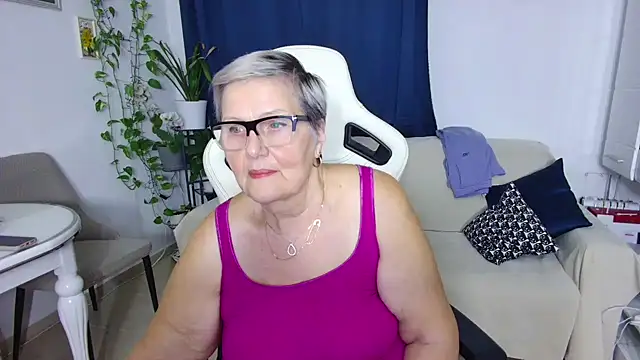 Snapshot of Selenna57 chatting on 02-13-26, 06:30 Selenna57 online show from 02-13-26, 06:30