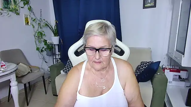 Snapshot of Selenna57 chatting on 04-20-26, 05:47 Selenna57 online show from 04-20-26, 05:47