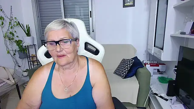 Snapshot of Selenna57 chatting on 05-27-26, 05:31 Selenna57 online show from 05-27-26, 05:31