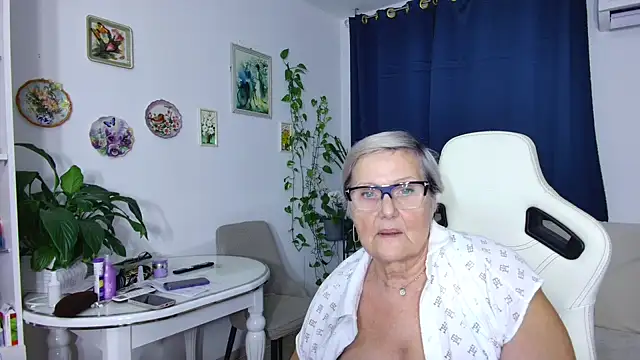 Snapshot of Selenna57 chatting on 02-07-26, 06:38 Selenna57 online show from 02-07-26, 06:38