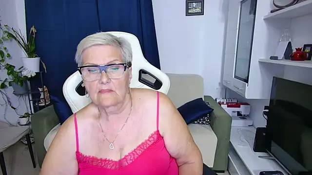 Snapshot of Selenna57 chatting on 05-10-26, 05:37 Selenna57 online show from 05-10-26, 05:37