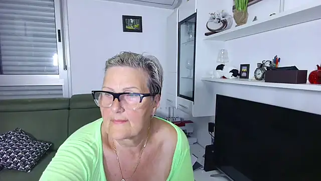 Snapshot of Selenna57 chatting on 06-09-26, 05:36 Selenna57 online show from 06-09-26, 05:36