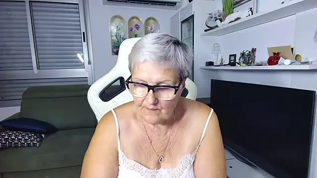 Snapshot of Selenna57 chatting on 07-19-26, 05:21 Selenna57 online show from 07-19-26, 05:21