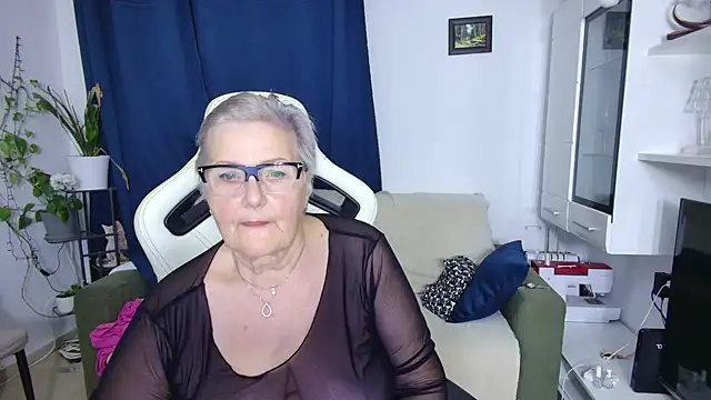 Snapshot of Selenna57 chatting on 04-18-26, 05:26 Selenna57 online show from 04-18-26, 05:26