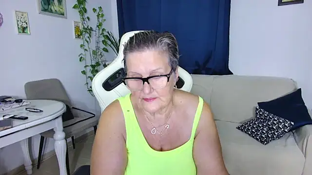 Snapshot of Selenna57 chatting on 02-14-26, 06:19 Selenna57 online show from 02-14-26, 06:19