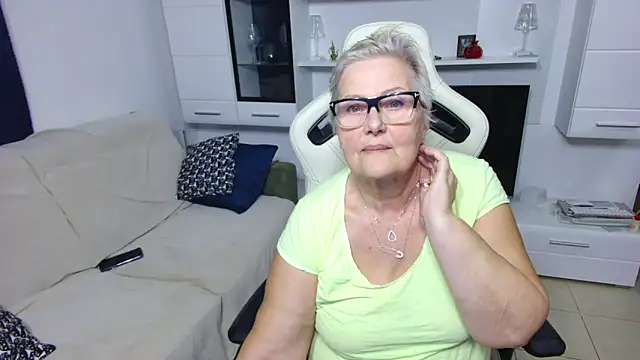 Snapshot of Selenna57 chatting on 04-19-26, 05:03 Selenna57 online show from 04-19-26, 05:03