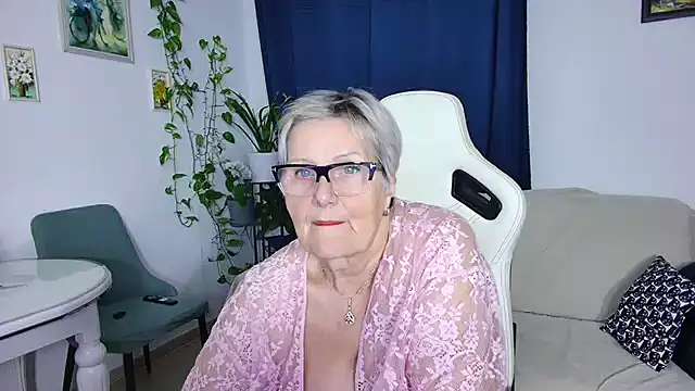 Snapshot of Selenna57 chatting on 01-16-26, 06:45 Selenna57 online show from 01-16-26, 06:45