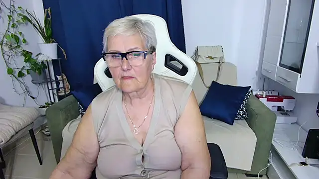 Snapshot of Selenna57 chatting on 05-08-26, 04:55 Selenna57 online show from 05-08-26, 04:55