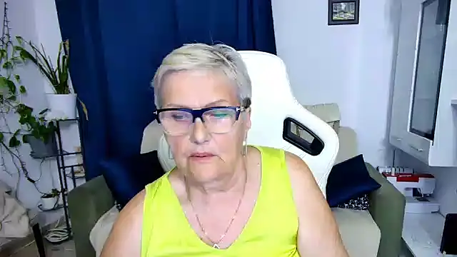 Snapshot of Selenna57 chatting on 05-09-26, 05:38 Selenna57 online show from 05-09-26, 05:38