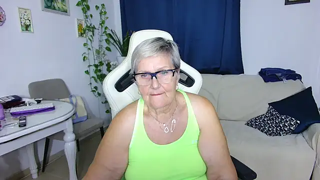 Snapshot of Selenna57 chatting on 02-15-26, 07:02 Selenna57 online show from 02-15-26, 07:02