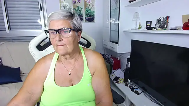 Snapshot of Selenna57 chatting on 07-15-26, 05:42 Selenna57 online show from 07-15-26, 05:42