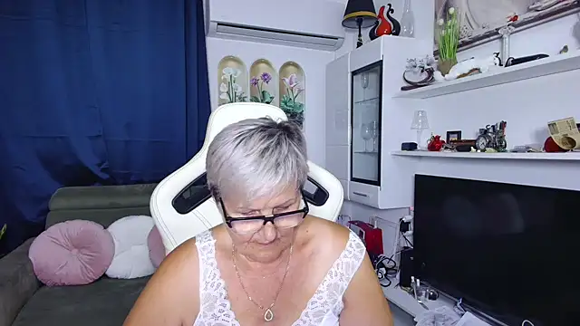 Snapshot of Selenna57 chatting on 07-29-26, 05:23 Selenna57 online show from 07-29-26, 05:23