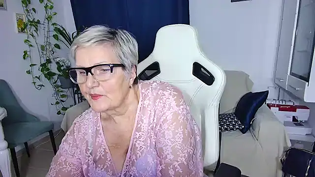 Snapshot of Selenna57 chatting on 01-17-26, 06:44 Selenna57 online show from 01-17-26, 06:44