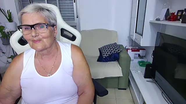 Snapshot of Selenna57 chatting on 05-25-26, 05:44 Selenna57 online show from 05-25-26, 05:44