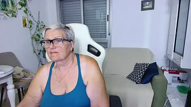 Snapshot of Selenna57 chatting on 05-28-26, 05:41 Selenna57 online show from 05-28-26, 05:41