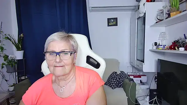 Snapshot of Selenna57 chatting on 04-07-26, 05:37 Selenna57 online show from 04-07-26, 05:37
