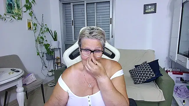 Snapshot of Selenna57 chatting on 05-23-26, 05:12 Selenna57 online show from 05-23-26, 05:12