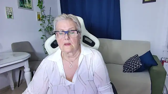 Snapshot of Selenna57 chatting on 04-09-26, 05:30 Selenna57 online show from 04-09-26, 05:30