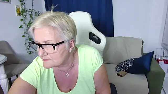 Snapshot of Selenna57 chatting on 04-12-26, 05:49 Selenna57 online show from 04-12-26, 05:49