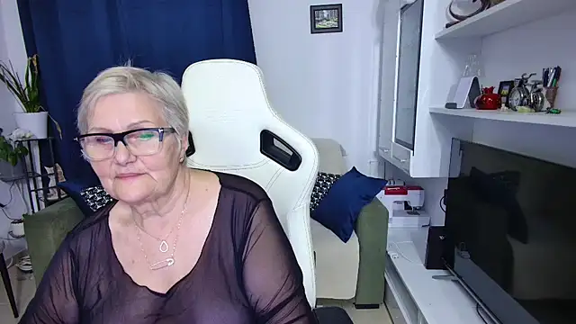 Snapshot of Selenna57 chatting on 04-23-26, 05:25 Selenna57 online show from 04-23-26, 05:25