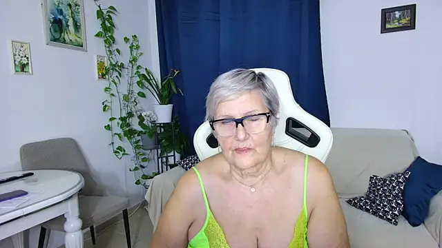 Snapshot of Selenna57 chatting on 02-06-26, 06:48 Selenna57 online show from 02-06-26, 06:48