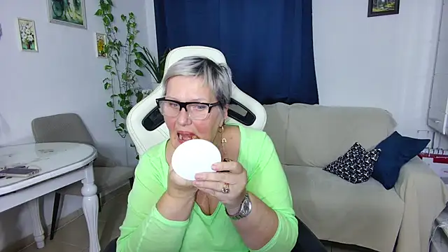 Snapshot of Selenna57 chatting on 02-12-26, 07:02 Selenna57 online show from 02-12-26, 07:02