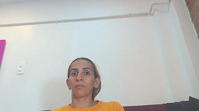 Snapshot of Amber_Moore chatting on 05-26-26, 05:33 Amber Moore online show from 05-26-26, 05:33