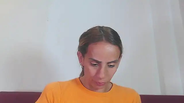 Snapshot of Amber_Moore chatting on 05-28-26, 04:46 Amber Moore online show from 05-28-26, 04:46