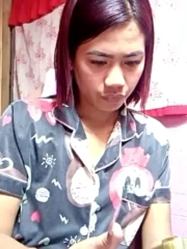 Snapshot of Cutie_body11 chatting on 05-11-26, 12:01 Cutie body11 online show from 05-11-26, 12:01