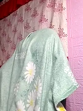 Snapshot of Cutie_body11 chatting on 07-24-26, 01:01 Cutie body11 online show from 07-24-26, 01:01