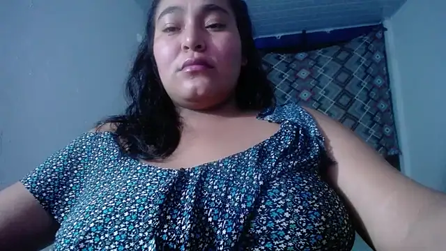 Snapshot of sirena_15 chatting on 04-23-26, 05:25 sirena 15 online show from 04-23-26, 05:25