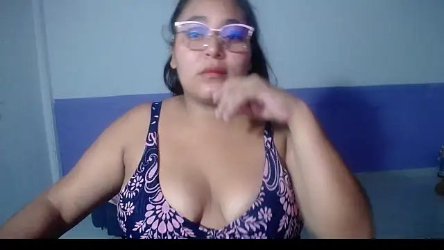 Snapshot of sirena_15 chatting on 05-03-26, 05:23 sirena 15 online show from 05-03-26, 05:23