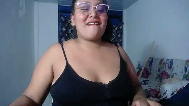 Snapshot of sirena_15 chatting on 02-06-26, 05:25 sirena 15 online show from 02-06-26, 05:25