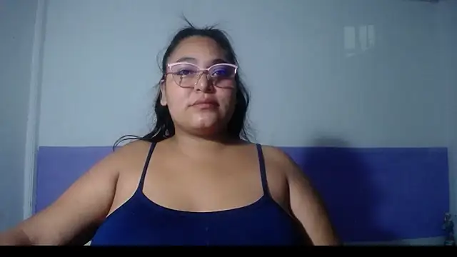 Snapshot of sirena_15 chatting on 05-04-26, 05:33 sirena 15 online show from 05-04-26, 05:33