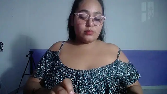 Snapshot of sirena_15 chatting on 05-29-26, 05:24 sirena 15 online show from 05-29-26, 05:24