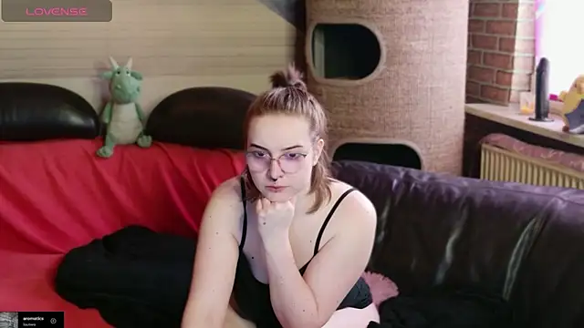 GamerGirl Eve online show from 04-17-26, 03:26