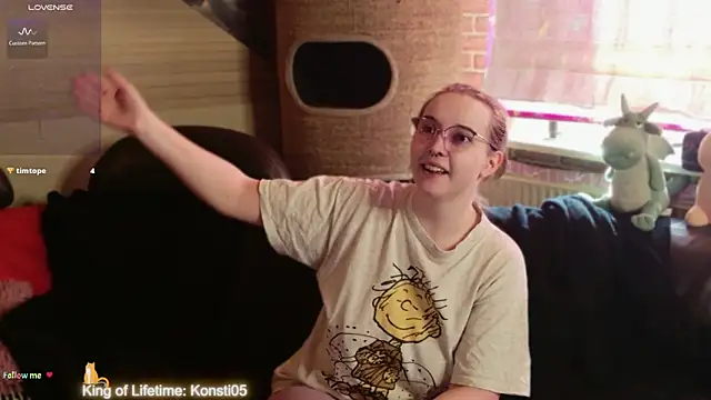 Snapshot of GamerGirl_Eve chatting on 06-05-26, 05:29 GamerGirl Eve online show from 06-05-26, 05:29
