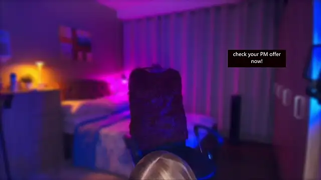 Snapshot of AnneHartx chatting on 10-15-25, 04:22 AnneHartx online show from 10-15-25, 04:22