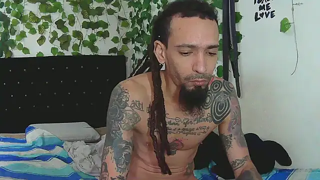 Snapshot of caribbeanlover1 chatting on 10-16-25, 12:46 caribbeanlover1 online show from 10-16-25, 12:46