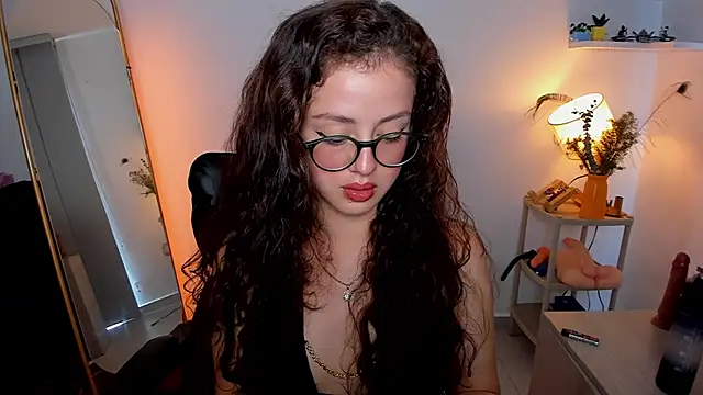 Cassandra Caiin online show from 11-19-25, 04:18