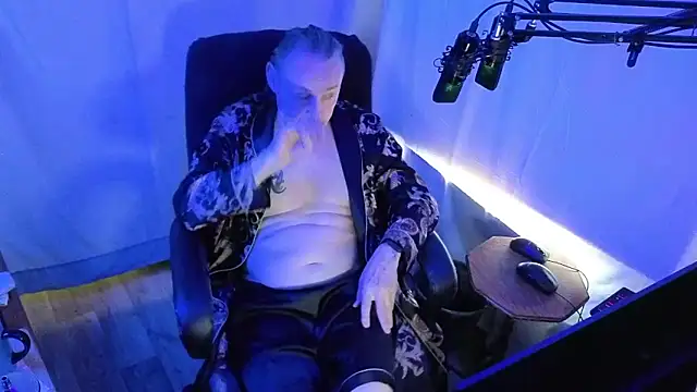 Snapshot of Richy__Rich_ chatting on 05-21-26, 11:35 Richy Rich online show from 05-21-26, 11:35