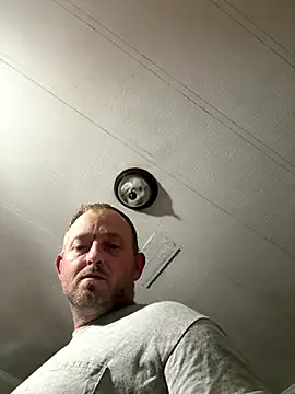 Snapshot of smokeymt420 chatting on 10-31-25, 04:53 smokeymt420 online show from 10-31-25, 04:53