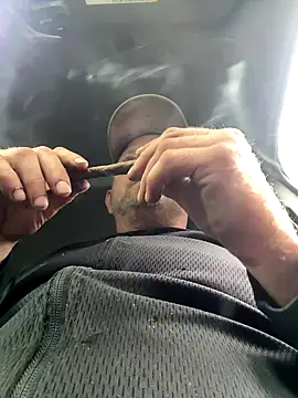 Snapshot of smokeymt420 chatting on 10-27-25, 07:15 smokeymt420 online show from 10-27-25, 07:15