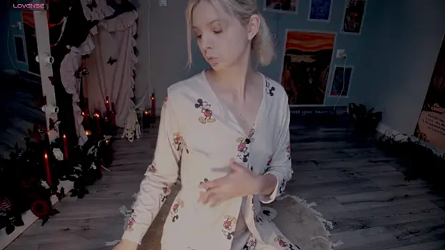 Careful i bite online show from 10-29-25, 06:01