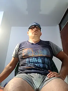 Snapshot of chicoguapo8 chatting on 10-13-25, 01:51 chicoguapo8 online show from 10-13-25, 01:51