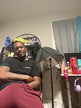 Snapshot of Makeyoucumallover chatting on 02-16-26, 03:38 Makeyoucumallover online show from 02-16-26, 03:38