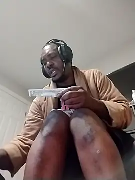 Snapshot of Makeyoucumallover chatting on 12-05-25, 03:16 Makeyoucumallover online show from 12-05-25, 03:16