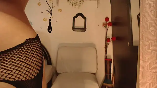 Estefani 32 online show from 10-03-25, 05:03