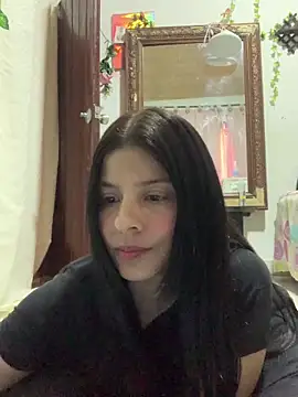 Estefani 32 online show from 04-16-26, 07:47